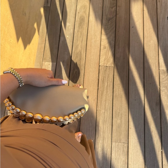 Cult Gaia Una Clutch Sand Dollar NWT - Picture 6 of 6